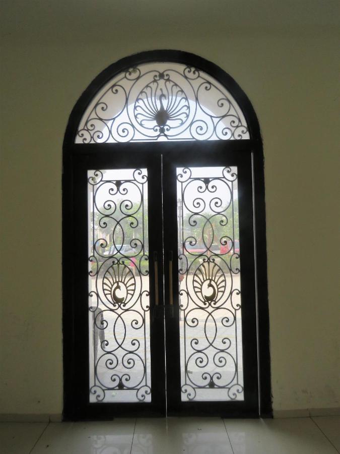 Vrindavan Inn Exteriör bild